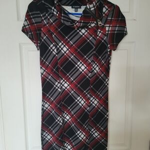 le chateau Red, Black & White Plaid Short Sleeve Tunic with Zip Collar